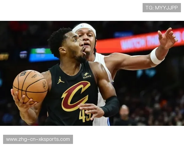 骑士主场气氛炸裂!米切尔亨特莫布利三核模板成型,开启豪华新篇章 骑士主场气氛炸裂!米切尔亨特莫布利三核模板成型,开启豪华新篇章